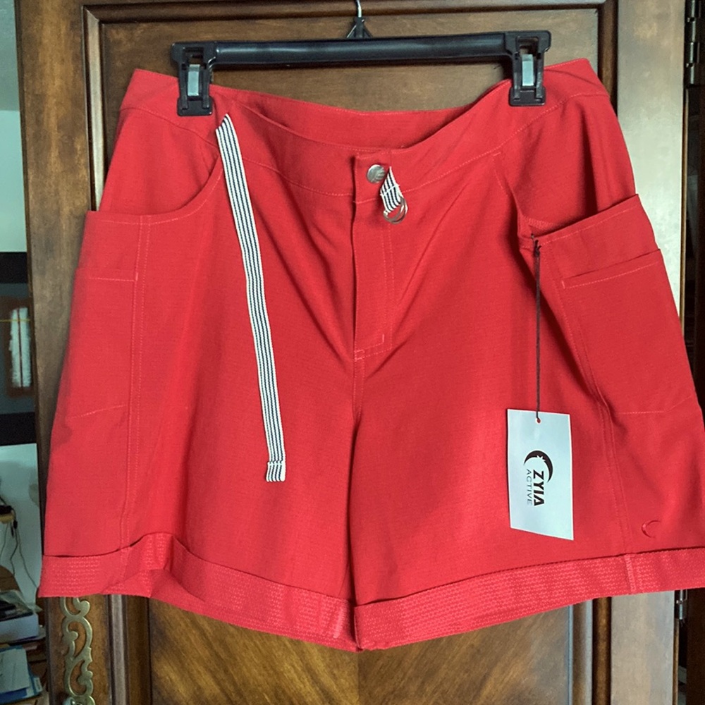 NWT Zyia Active Red “Not just a Trail” short, Long XXL (758XXL)